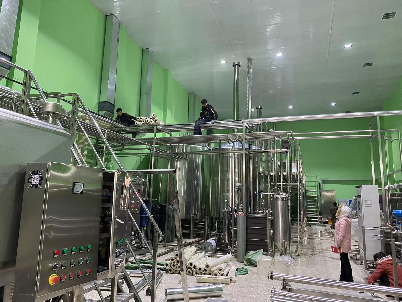 云溪精酿啤酒设备厂—精酿啤酒设备制造:传承工艺与创新科技的交融
